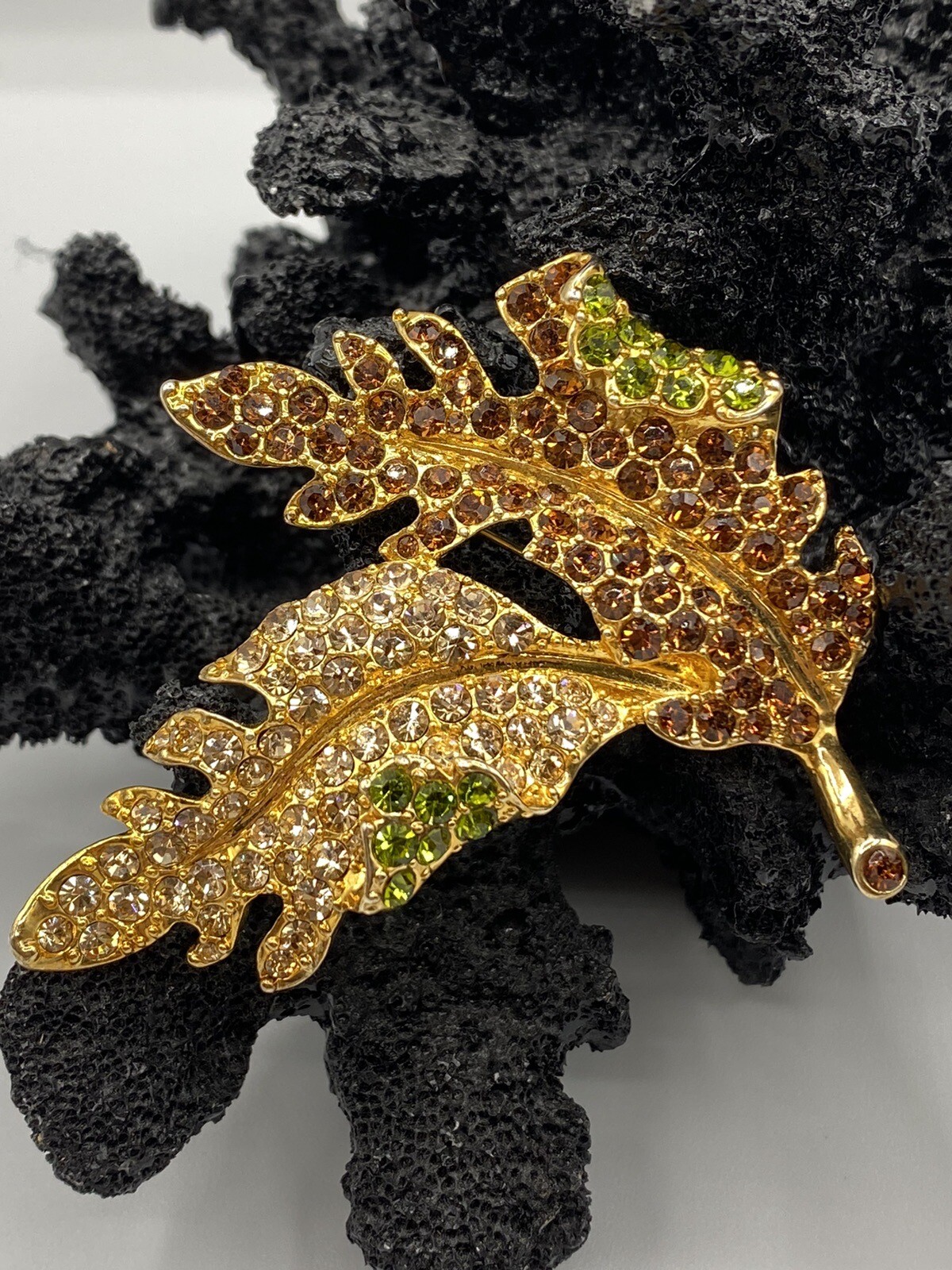 Brooch Kenneth J Lane KJL Signed Leaf Leaves Rhinestones Gold Tone With Box NICE