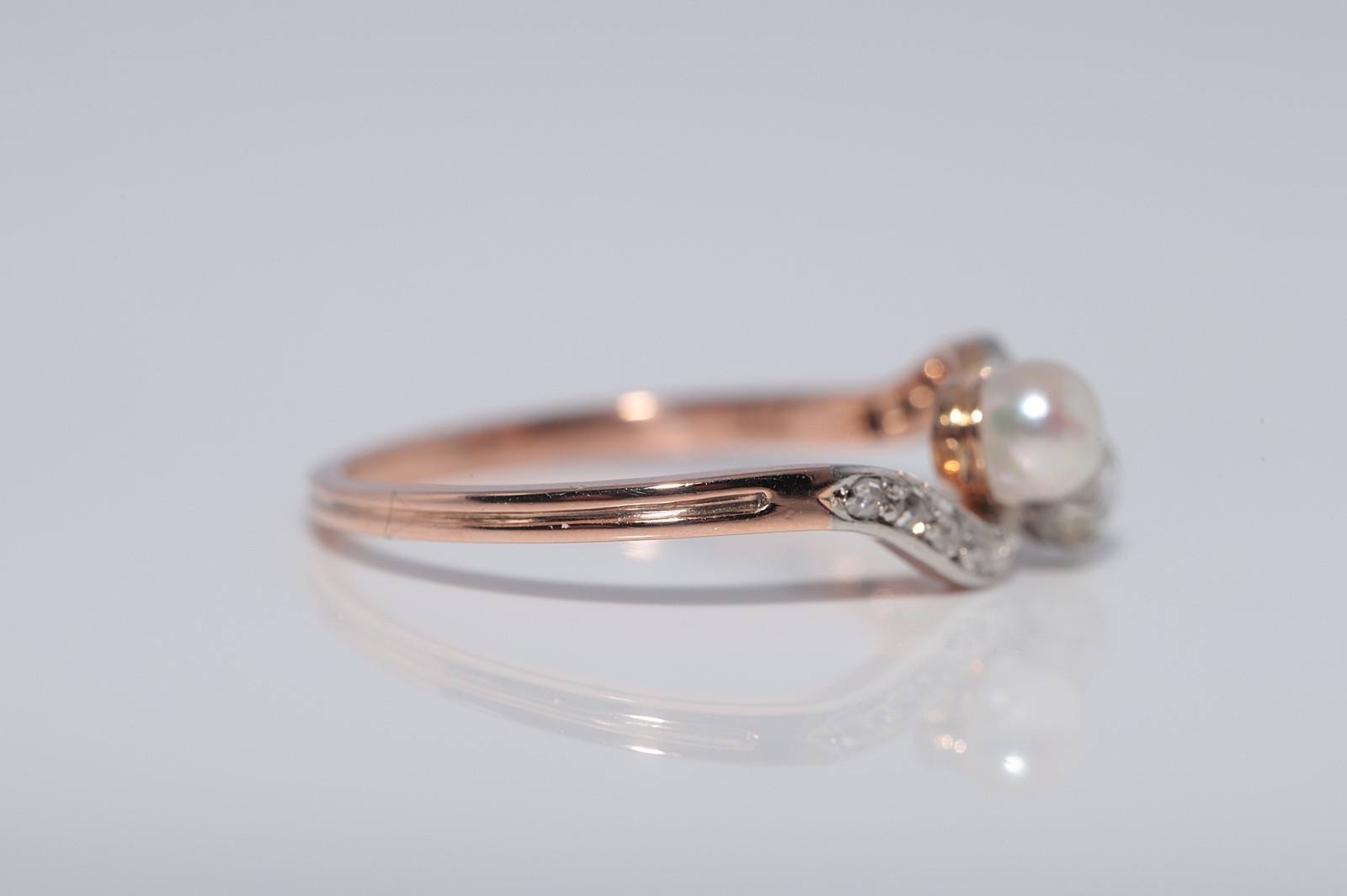 Antique Circa 1920s 18k Gold Art Deco Natural Diamond And Pearl Decorated Ring
