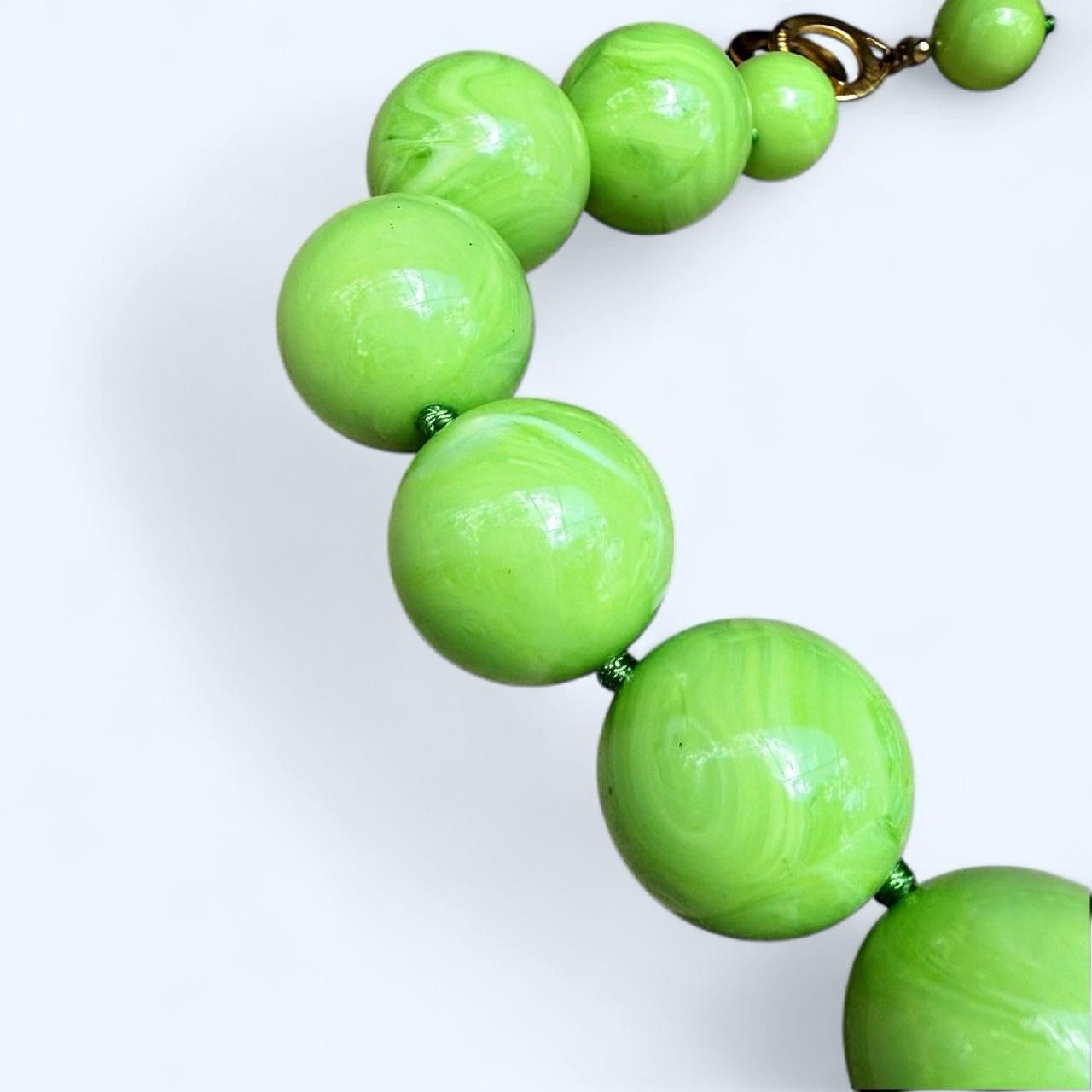 LES BERNARD Choker Chunky Lime Green Lucite Bead Gilded Heavy Turn-Lock Clasp