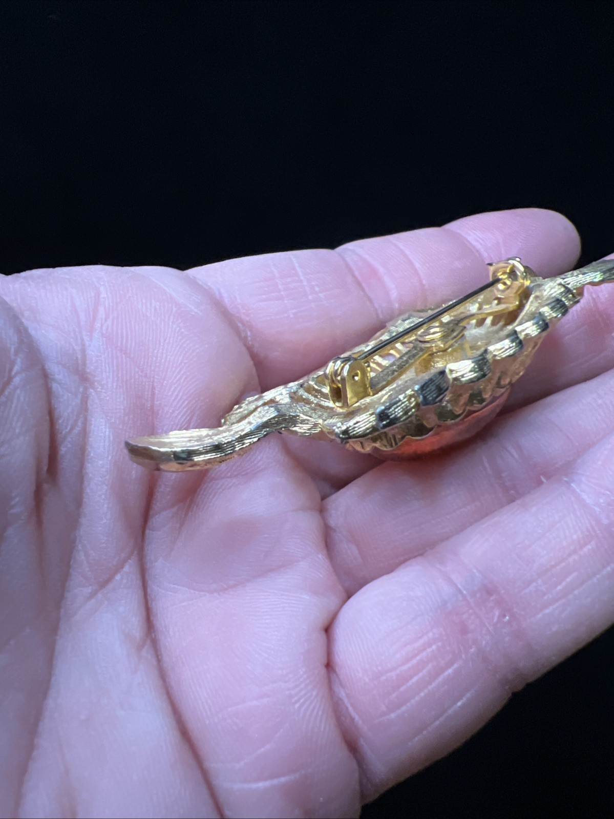 Vintage Turtle Brooch Gold Tone Foil Art Glass Cabochon Red Iridescent Pin