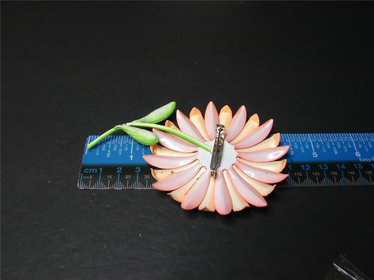 Vintage Retro Mod 60’s Layered Orange Pink Enamel Metal Daisy Flower Pin Brooch