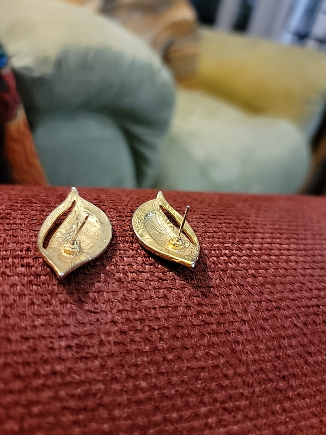 Vintage 70s Black Gold Earrings Enamel Classic Stud Office Work Daily Elegant