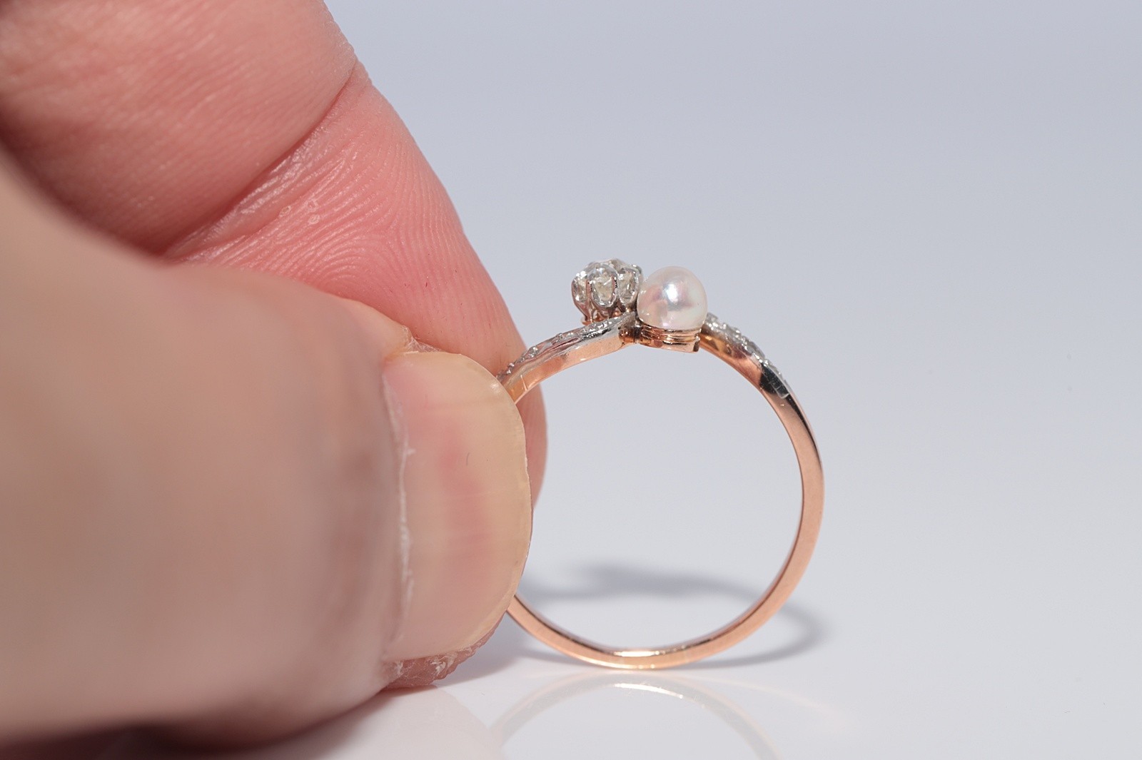 Antique Circa 1920s 18k Gold Art Deco Natural Diamond And Pearl Decorated Ring