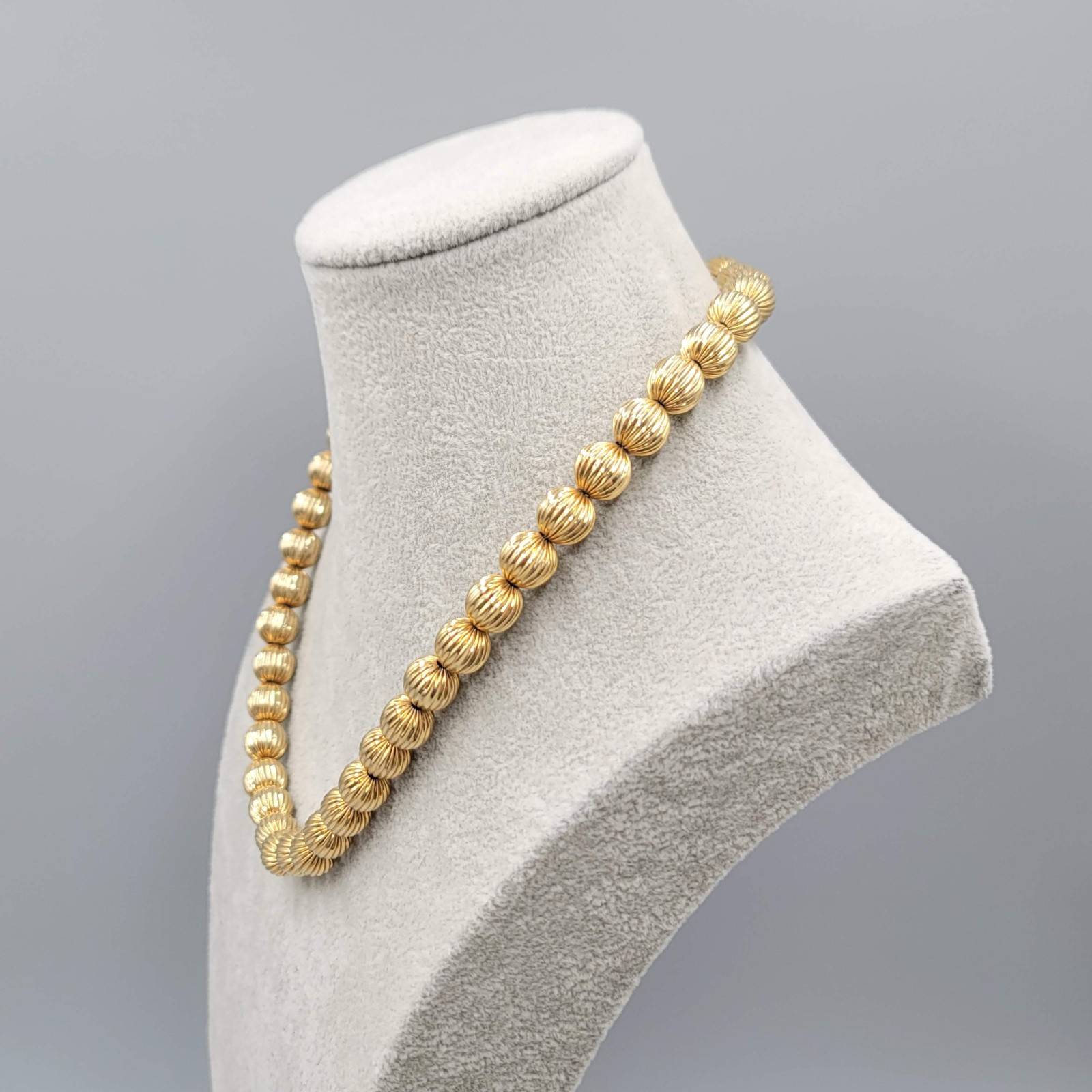 Vintage Ribbed Metal Bead Necklace 10 mm Gold Plated 18″