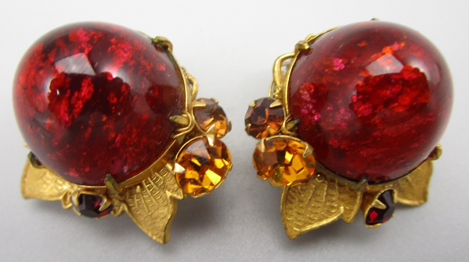 BEAUTIFUL VINTAGE DEMARIO GILT BRASS RED FOILED GLASS BULLET CABOCHON EARRINGS