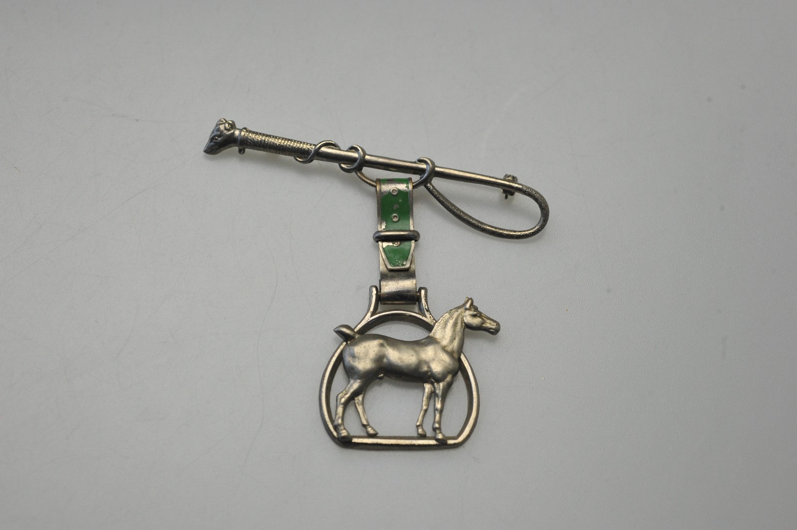 Vtg Equestrian Horse Stirrup Bar Pin Brooch Hunt Riding Stock Pin dangle BB3
