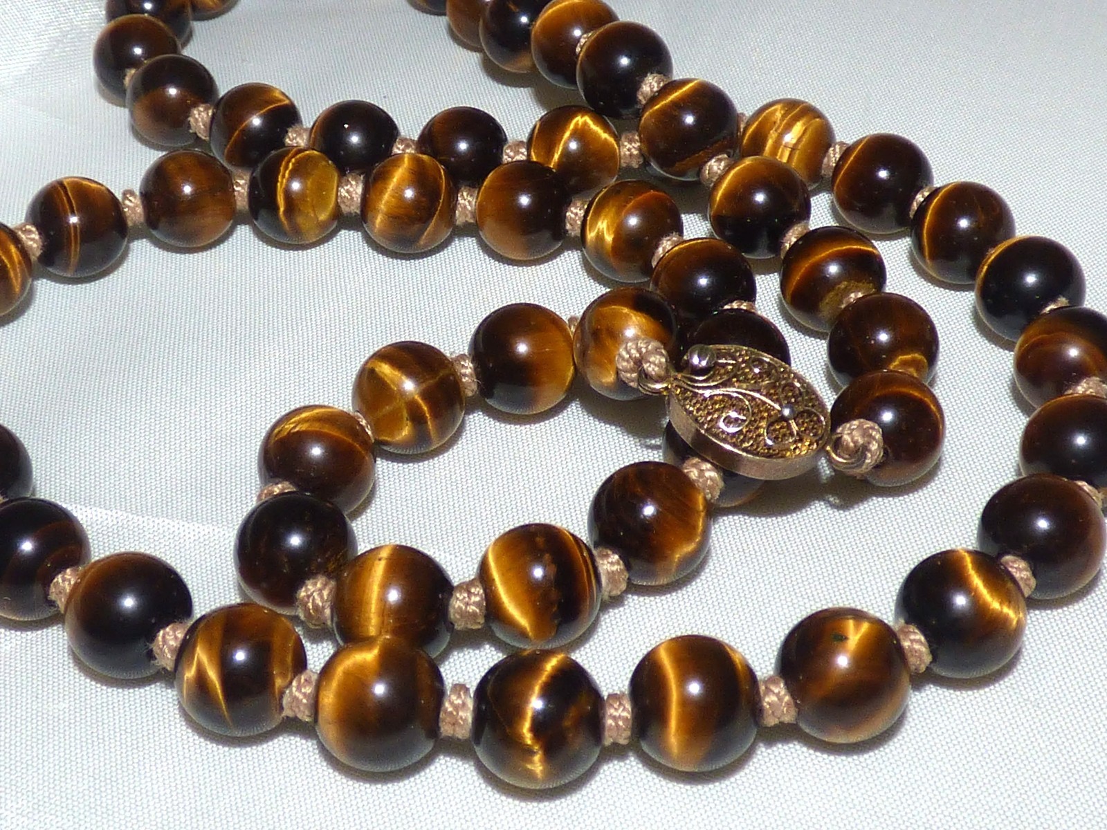 1960s Tiger’s Eye Gemstone Hand knotted GOLD VERMEIL on SILVER clasp Necklace