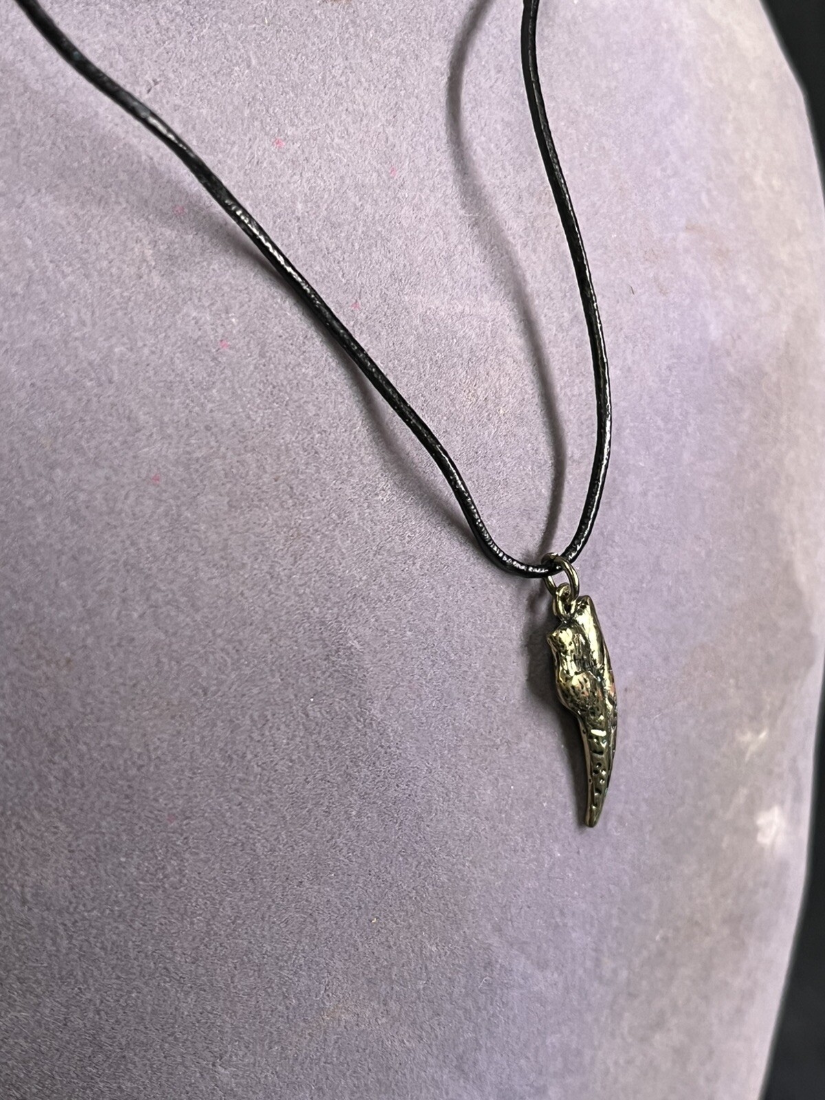 VINTAGE BRASS SHARK TOOTH PENDANT ON LEATHER CORD NECKLACE 17-18”