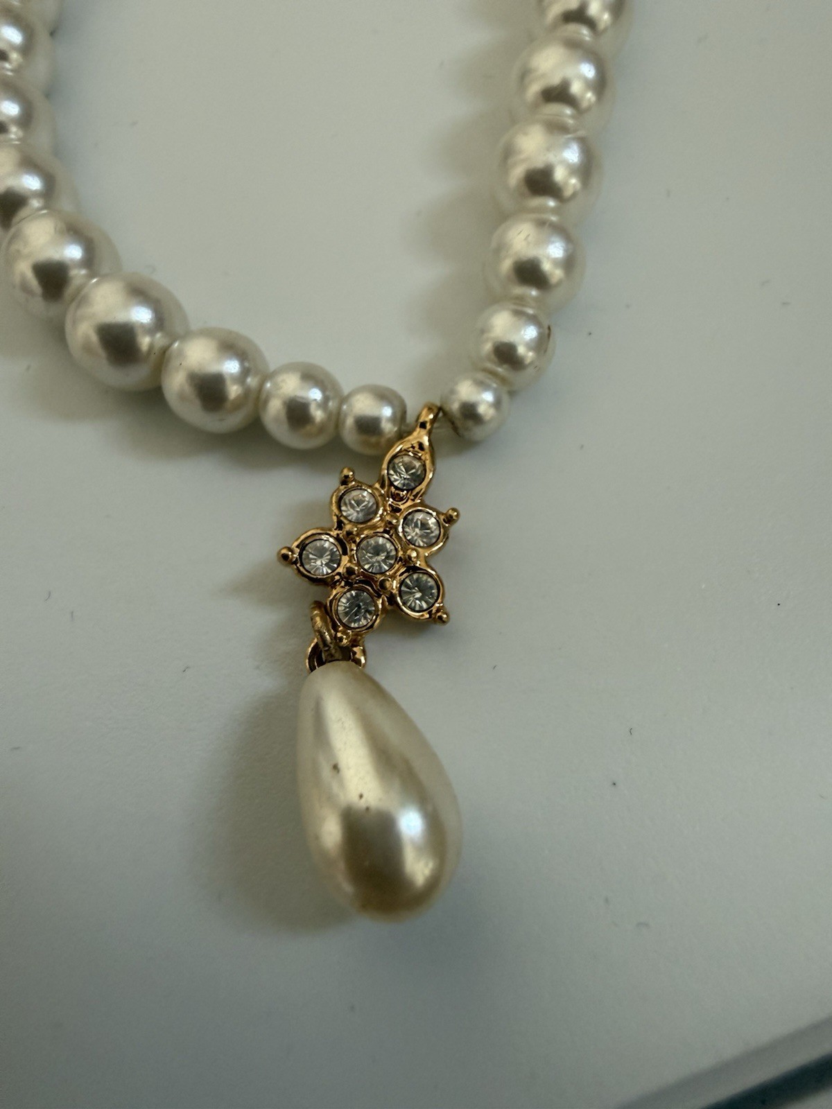 VTG 15-17” NAPIER FAUX PEARL NECKLACE W/FAUX PEARL PENDANT – Costume Jewelry