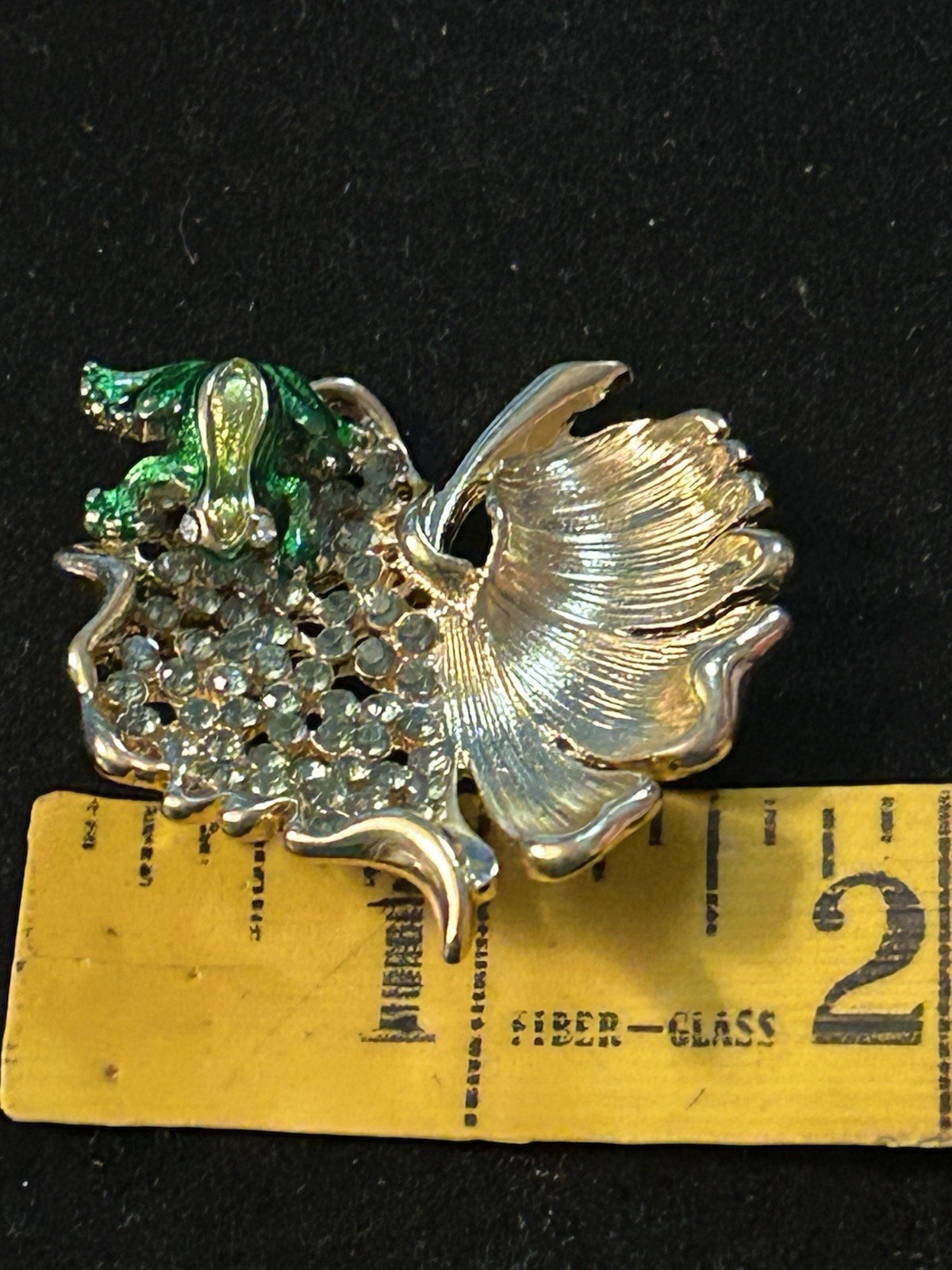 Napier Gold Tone & Green Frog On Lily Pad Brooch Pin w Green Enamel Stones 1.5”