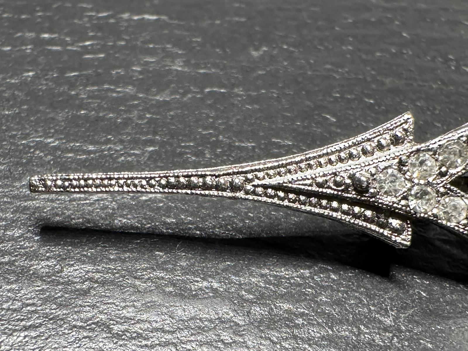 SILVER TONE BAR PIN BROOCH WITH RHINESTONES, SHINY BLACK INSERT E855