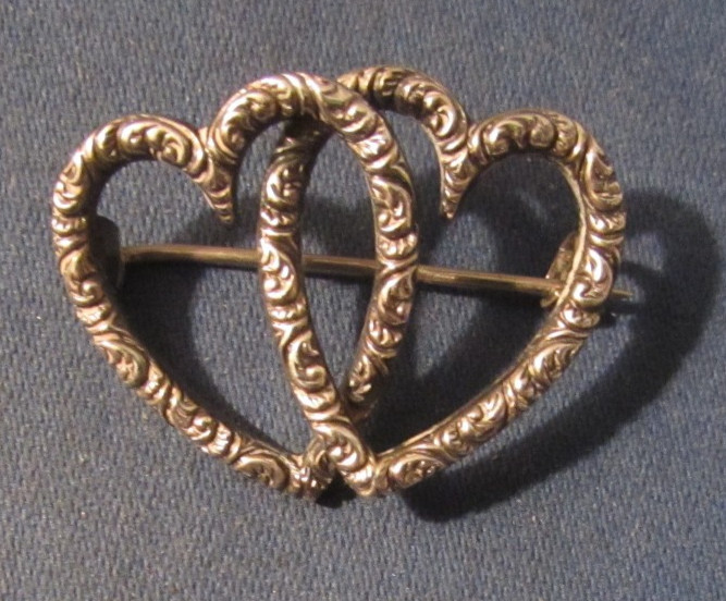 ANTIQUE VICTORIAN STERLING SILVER ENTWINED HEARTS BROOCH PIN FANCY DESIGN