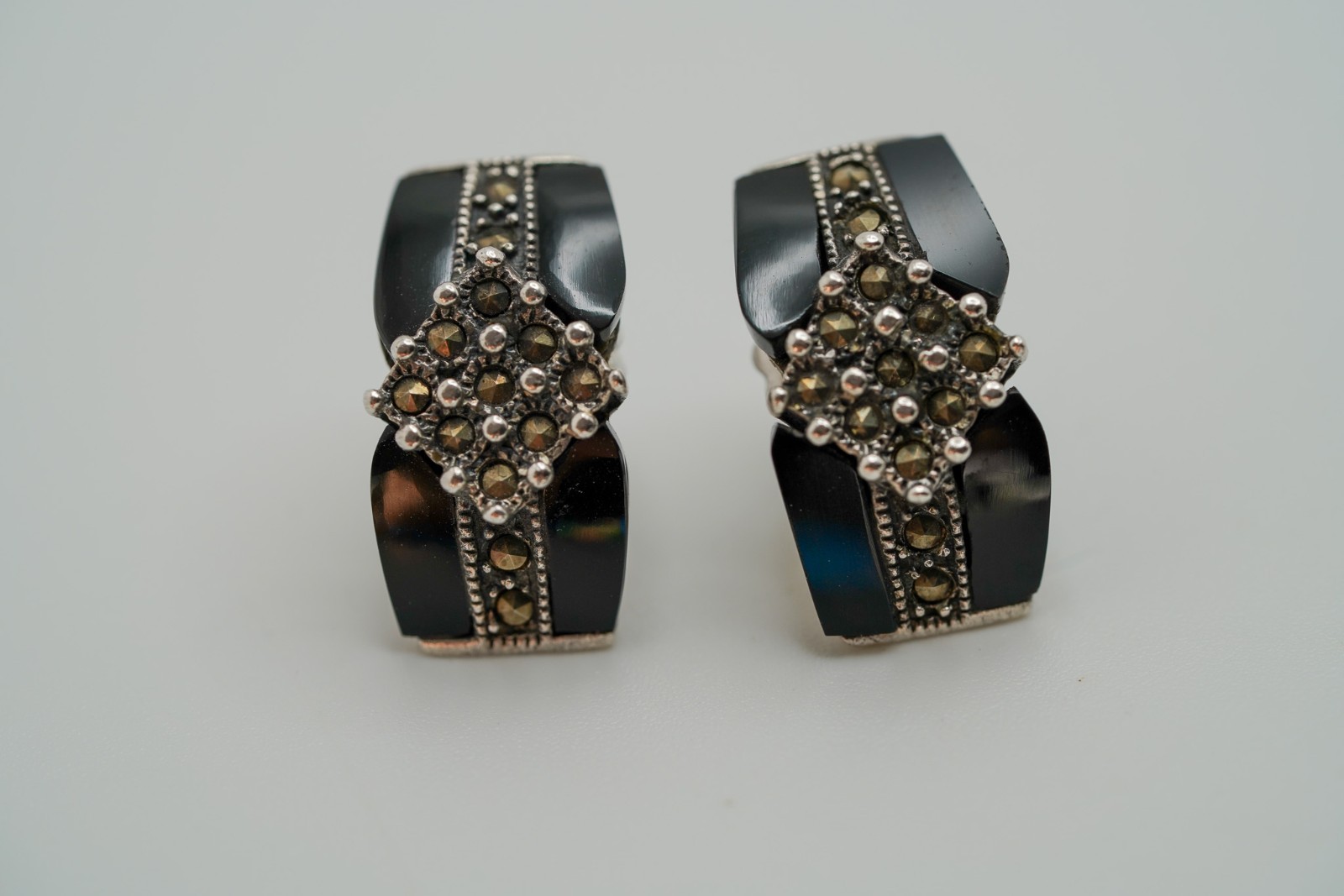 Vintage Sterling Silver Repaired Onyx and Marcasite Stud Earrings 2cm x 1cm JB36