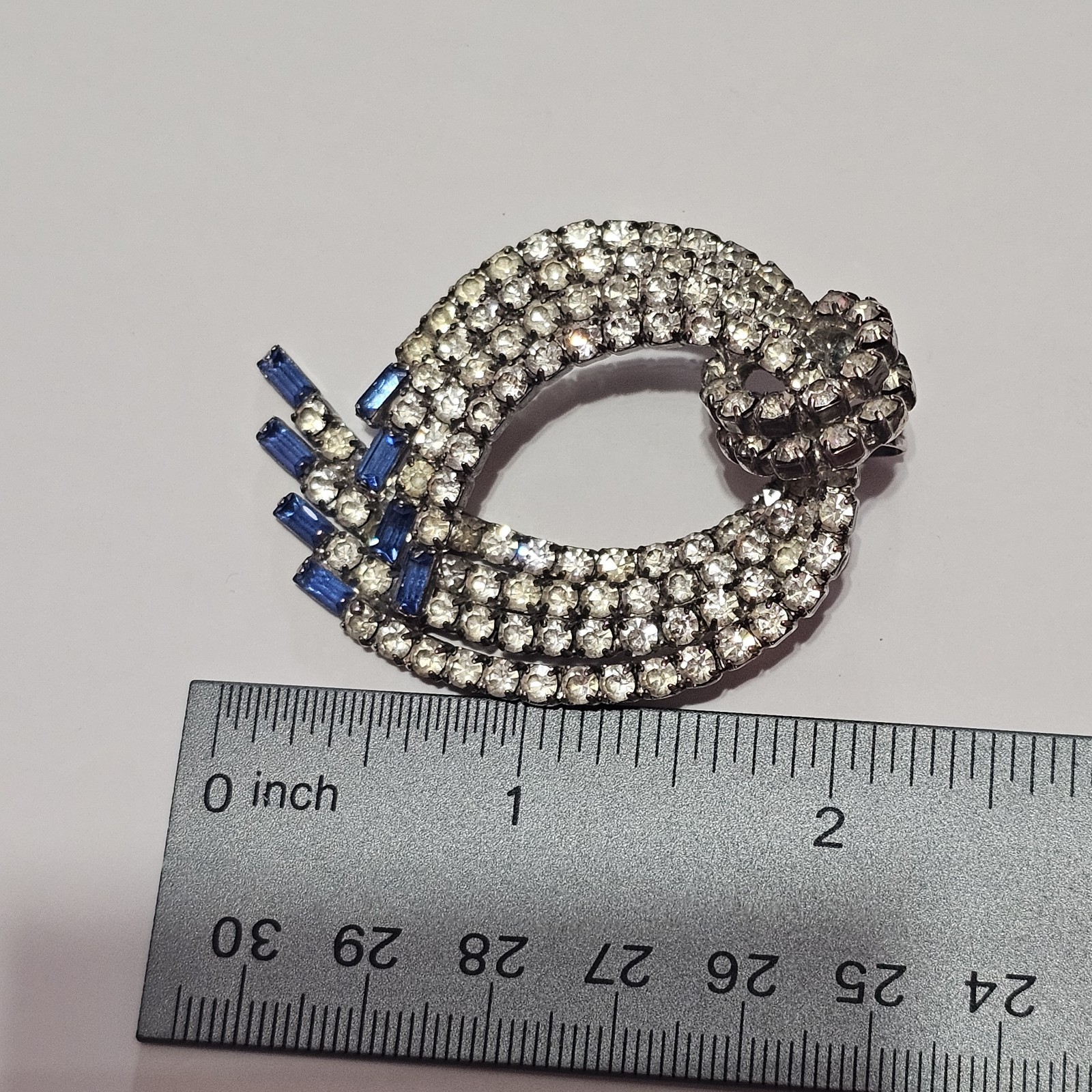 Vintage Blue Rhinestone Knotted Ribbon Pendant Arched Swirl Silver Tone Beauty