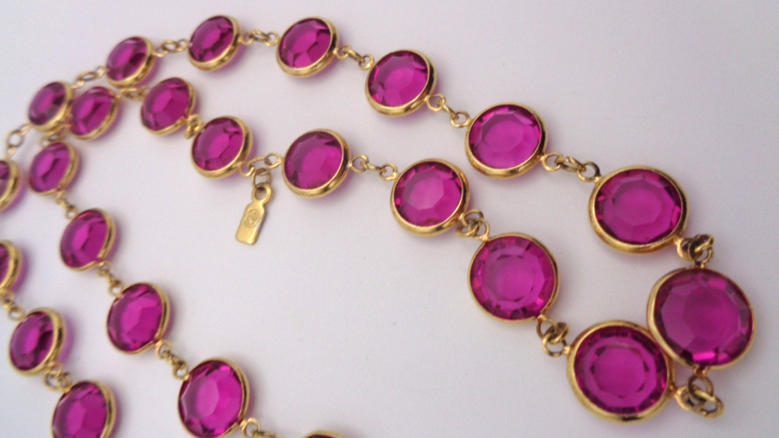 Vintage Signed Swarovski Gold Tone Fuchsia Pink Bezel Set Crystal Link Necklace