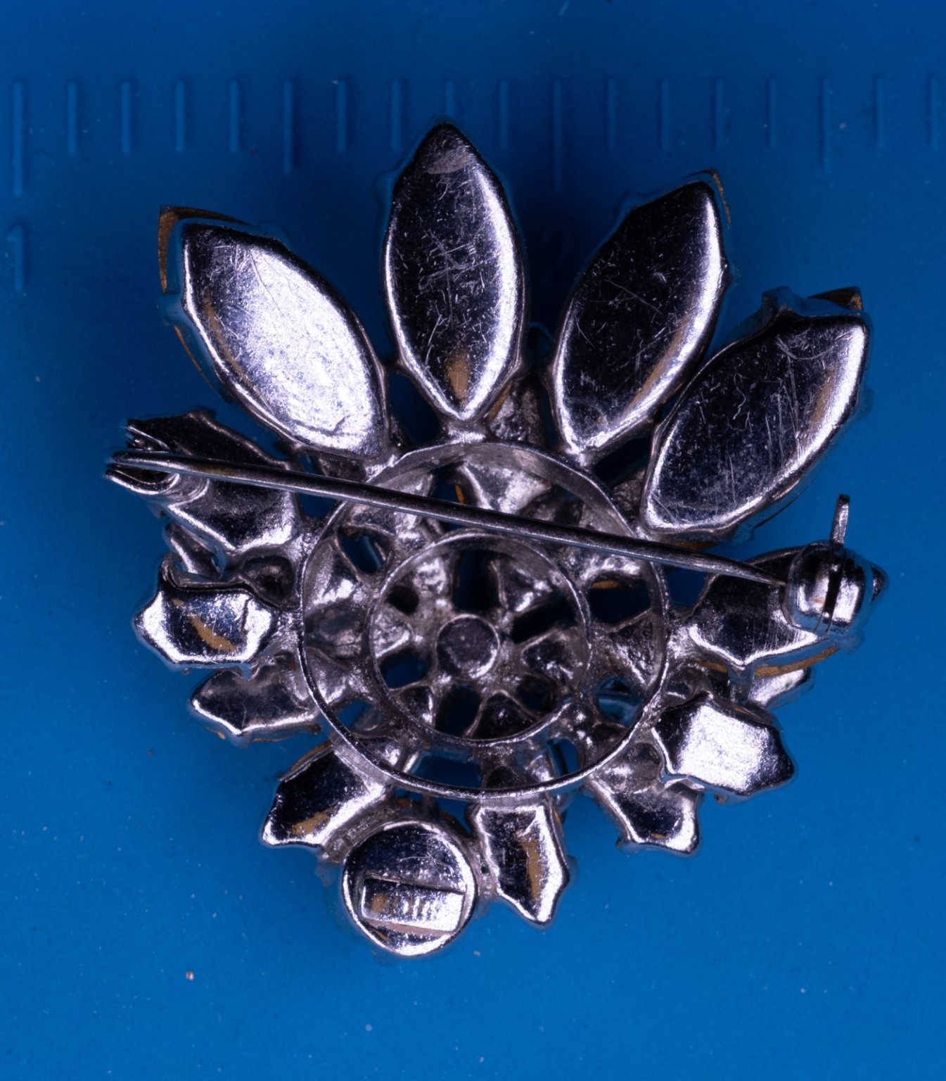 Vintage Floral Cluster Brooch Silver Tone 1.5″ Clear Rhinestone Pin Sparkle
