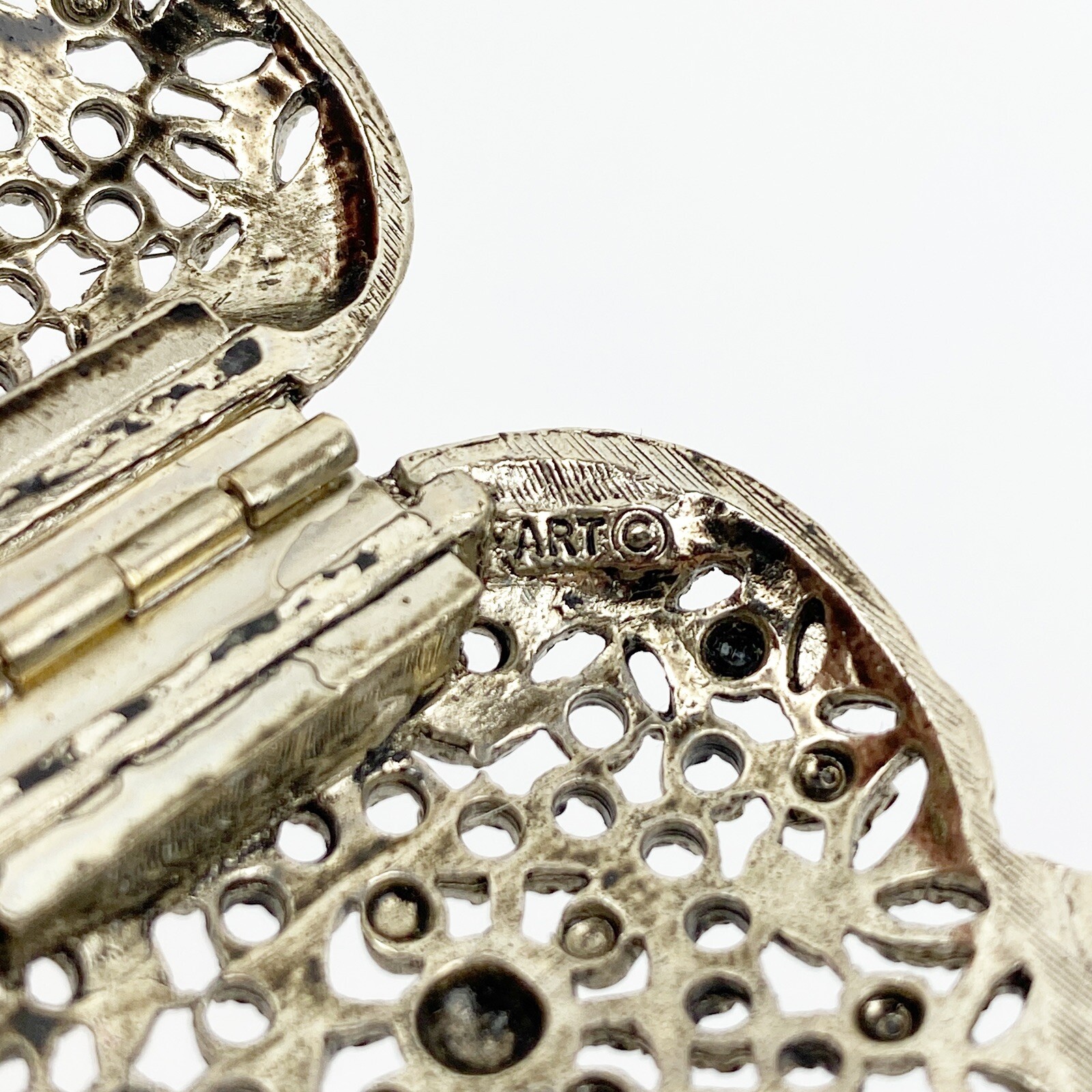 Vintage ART Arthur Pepper Necklace Metal Filigree Hinged Kiss Lock Purse Pendant