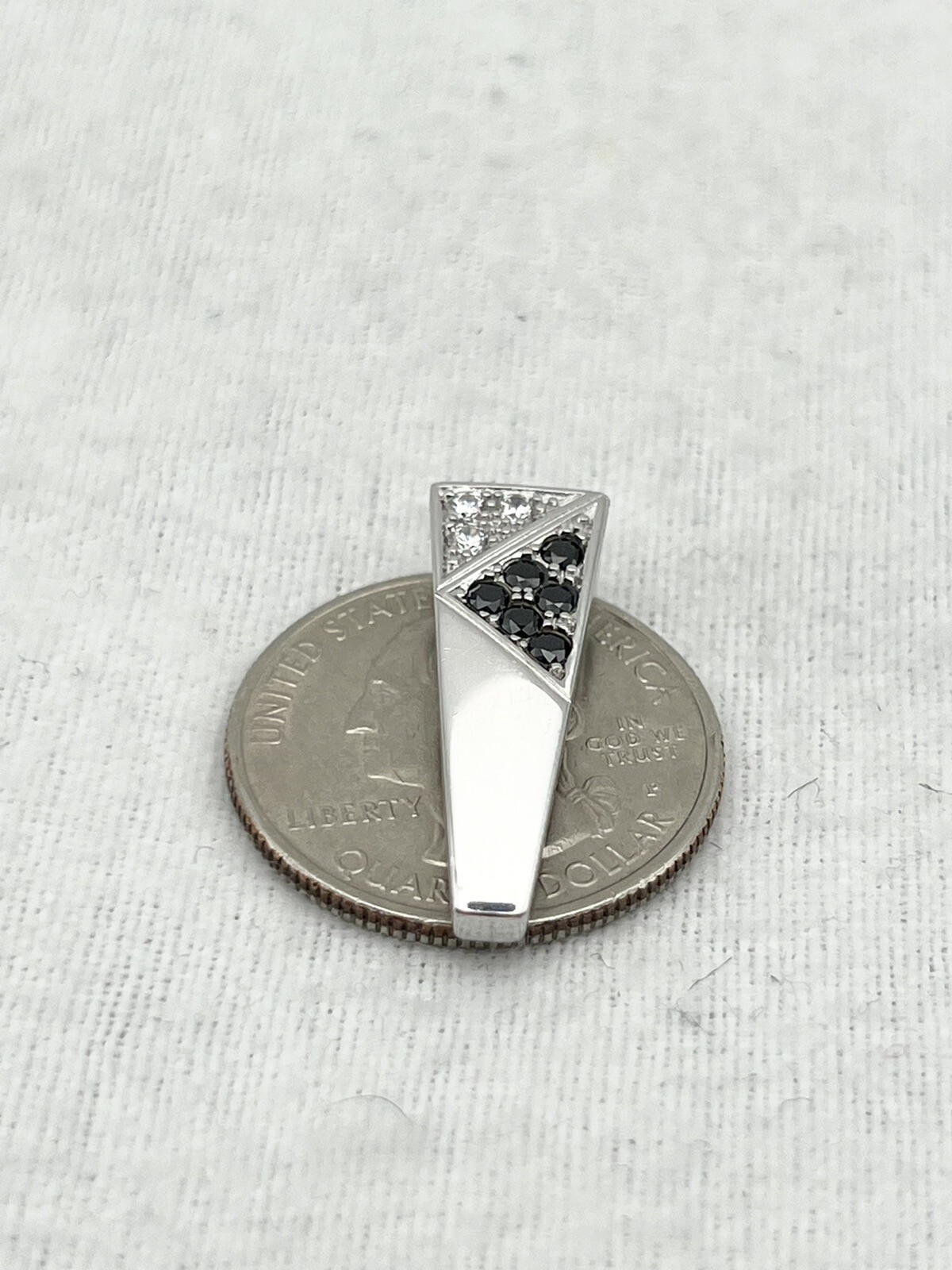 Sterling 925 Silver Vintage Pendant With Clear And Black Stones 1”in 3.3 Grams
