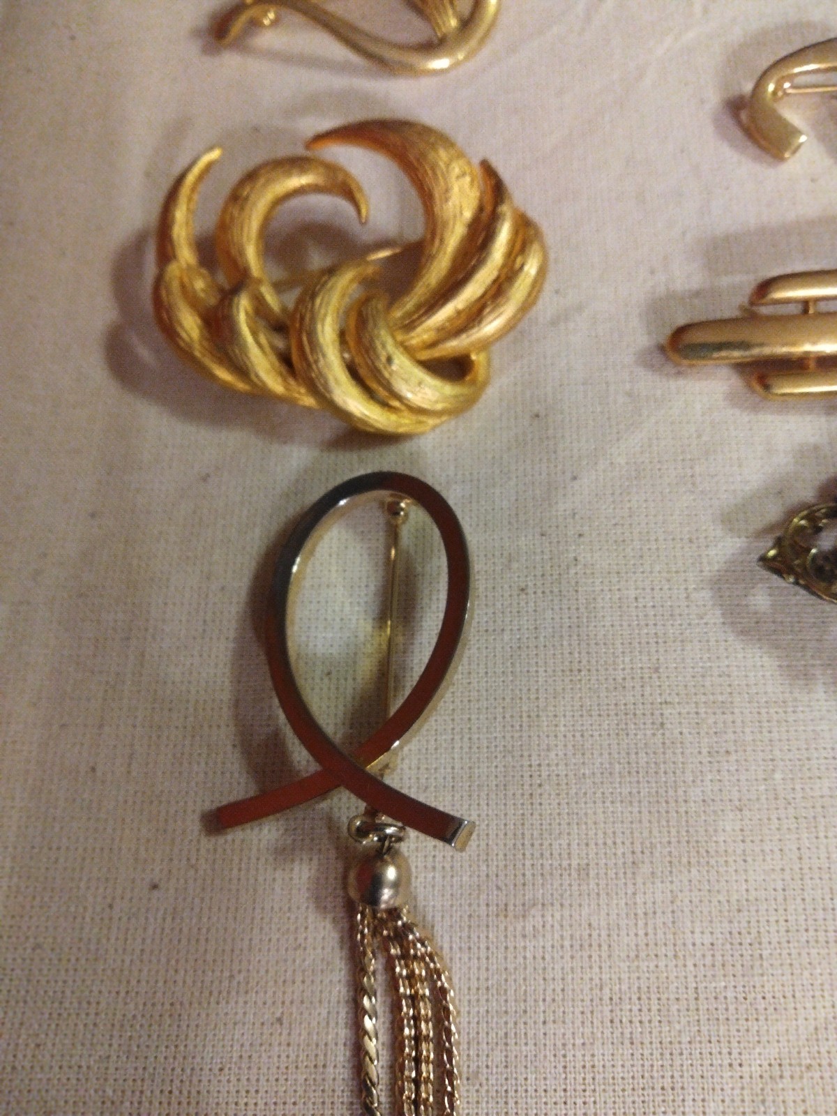 Lot of 8 Different Gold Tone Vintage To Now Brooches! ALL WEARABLE!