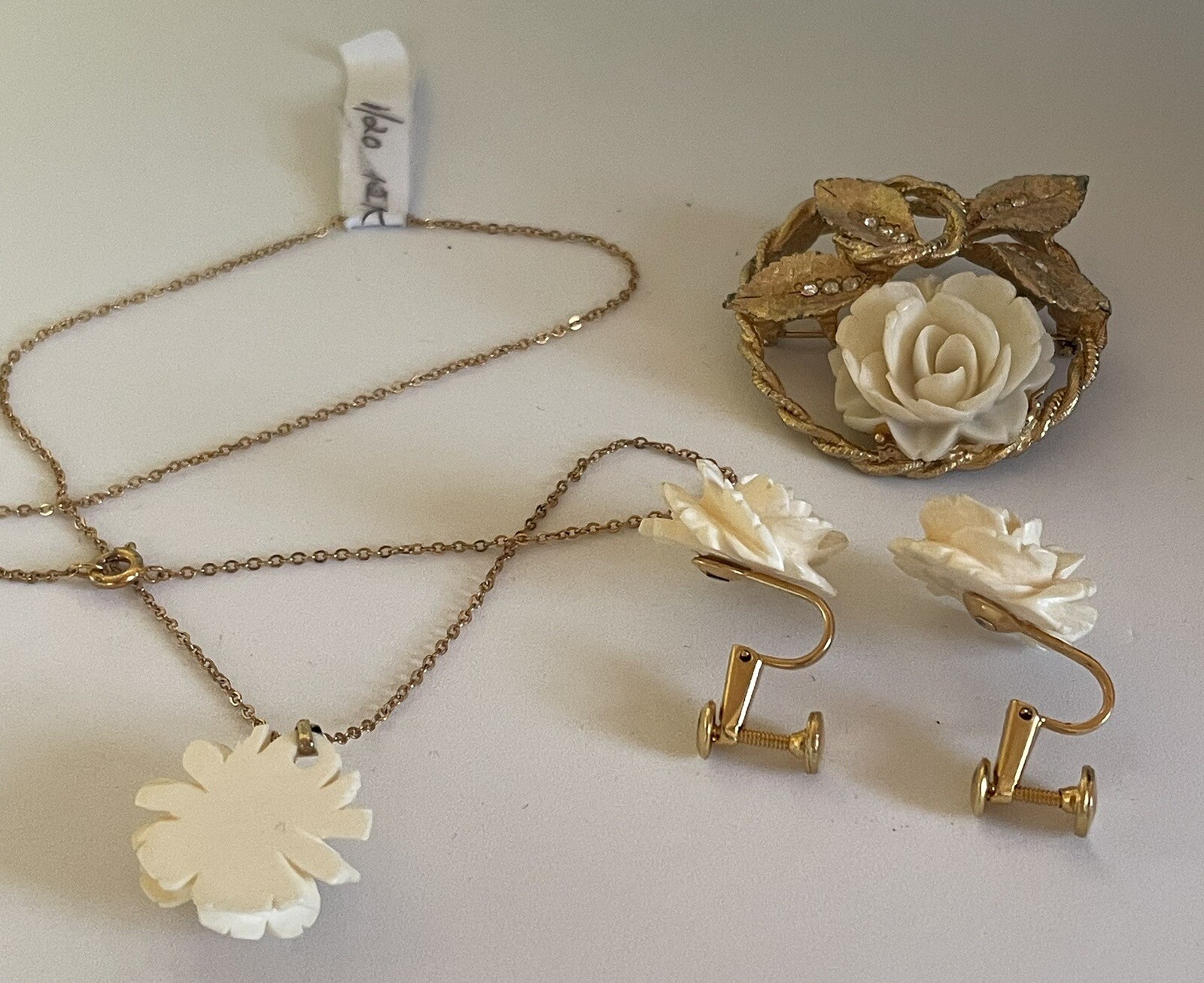 Vtg. 3 Pc BSK Carved Roses SET — 12K G.F. 16″ Chain Necklace, Earrings, Brooch