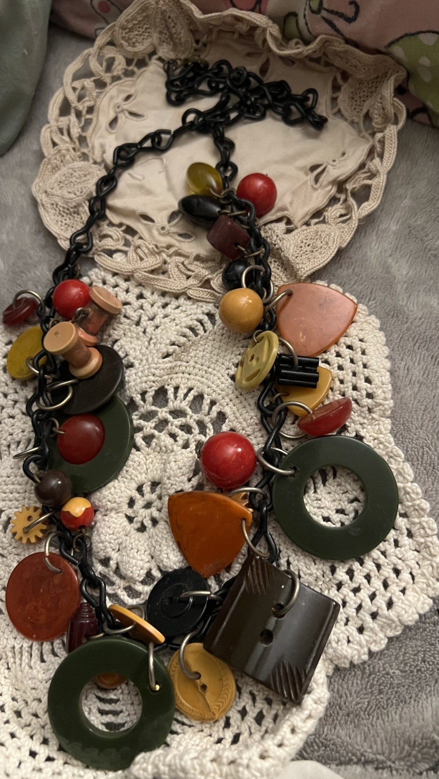 Vintage Unique Bakelite&Lucite Charm Statement Necklace buttons/beads shapecharm