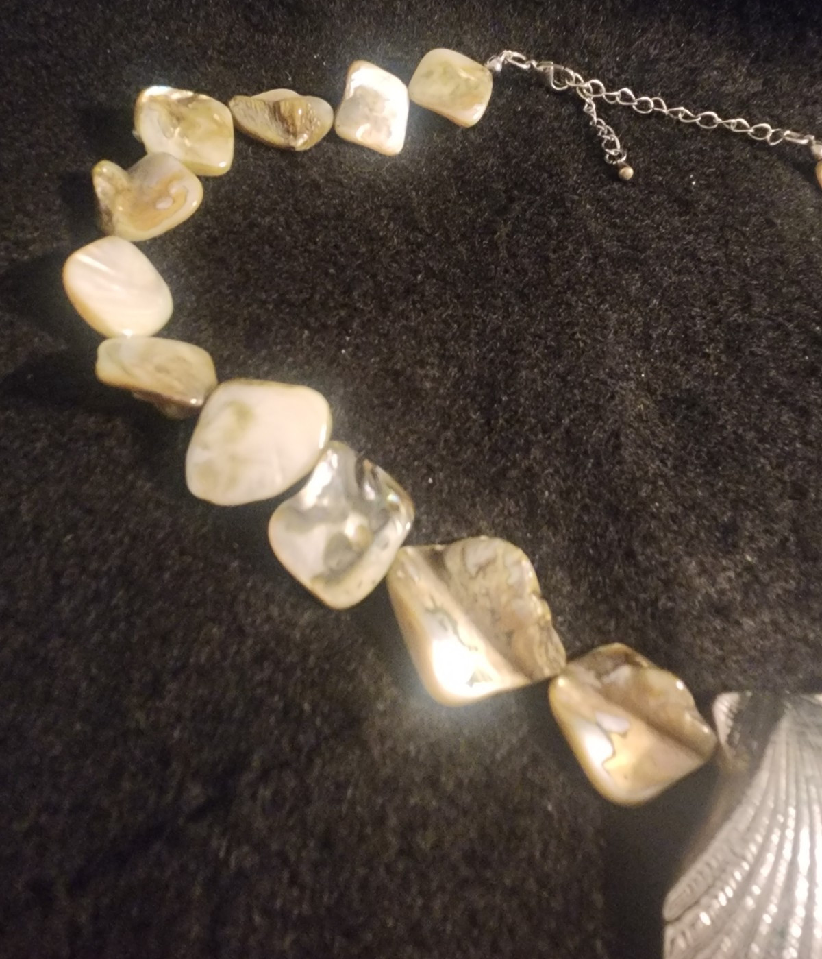 Nice Beautiful Vintage Stone & Silver Shell Necklace Great Colors & Details