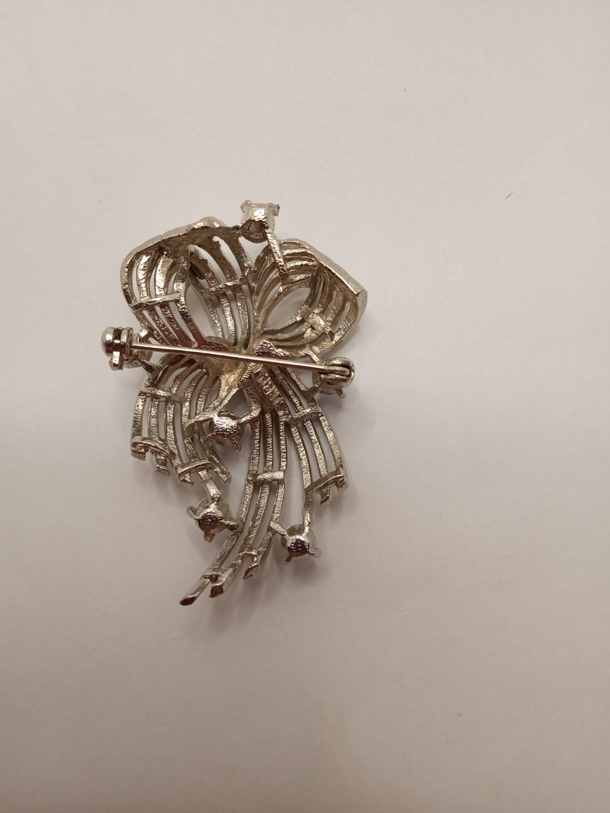 Vintage Signed Lisner Silver Tone Rhinestone Swirl Ribbon Brooch Pin
