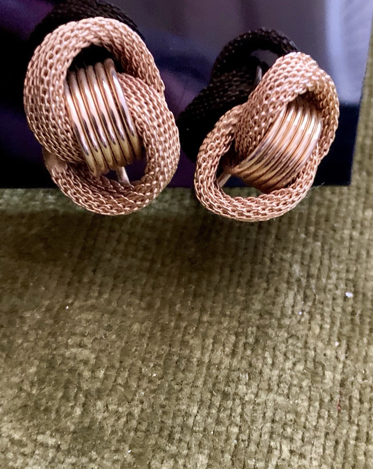 Vintage Gold-Tone Mesh Love Knot Screw Back Clip On Earrings