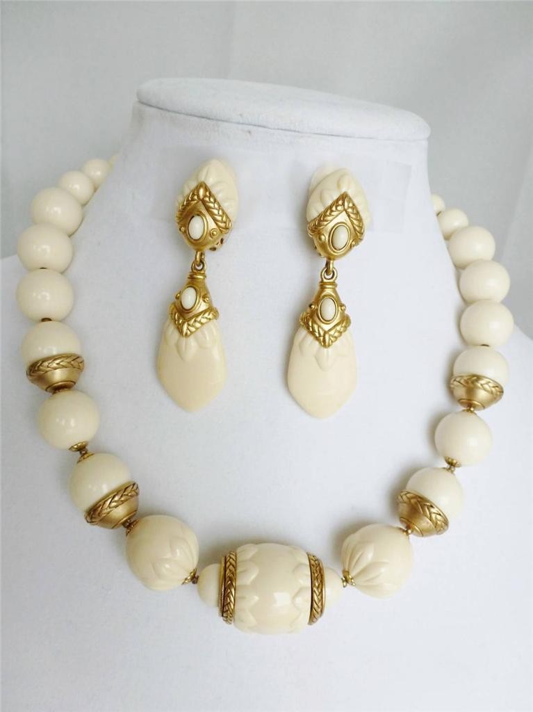Vintage OSCAR DE LA RENTA Necklace Earrings Set Ivory Color Gold Designer Signed