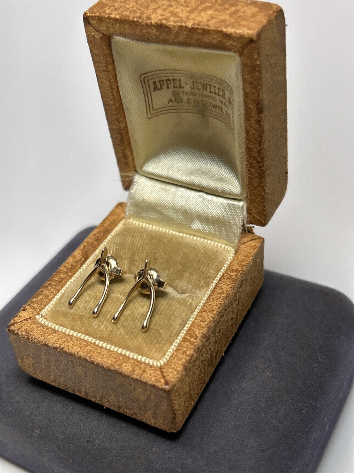 Vintage BDA Budlong Docherty Armstrong 10k Yellow Gold Wishbone Stud Earrings