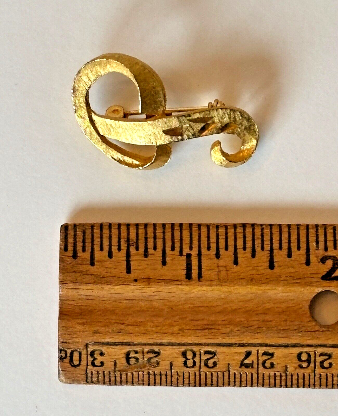 1960’s Mamselle Script Letter P Brooch Pin Brushed Gold Tone Initial Monogram
