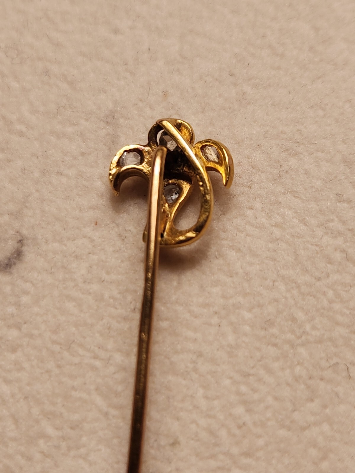 18k yellow gold FLEU-DE-LIS antique VICTORIAN stick pin ROSE CUT rock Crystal