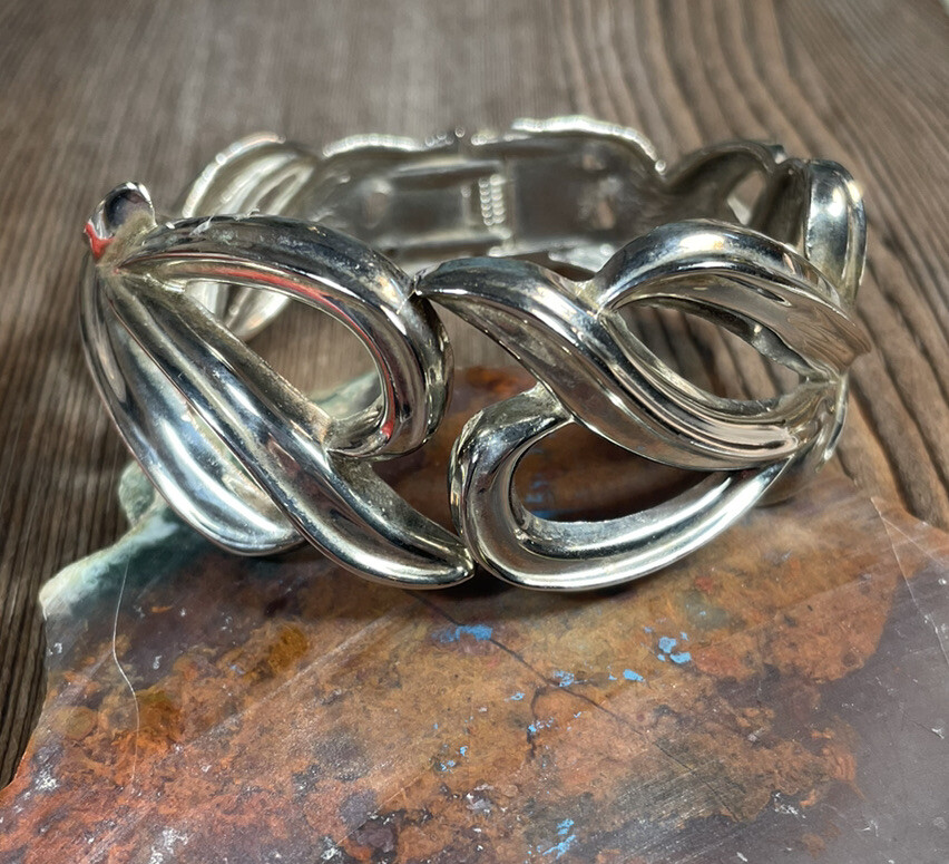 Clamper Bangle Bracelet Silver Tone Open Swirl hinged 7” VTG Bold