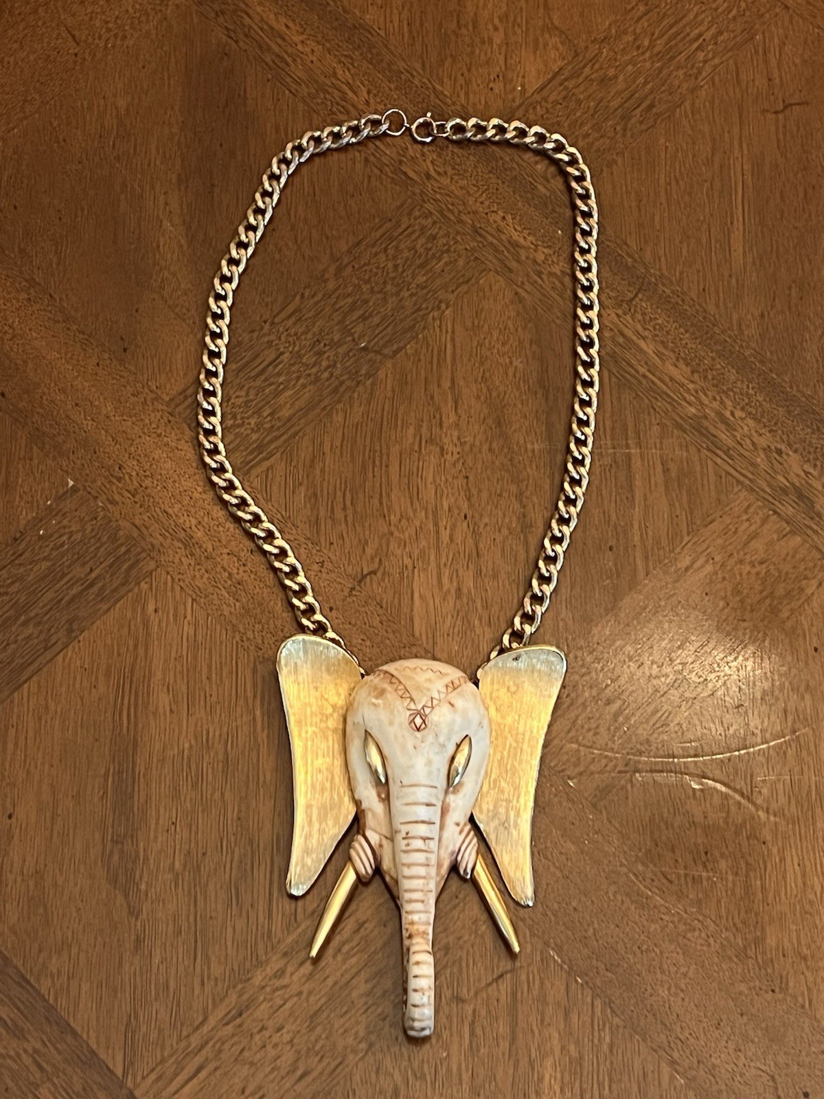 Vintage Off-White Elephant Pendant Statement Necklace Gold Tone Nice!