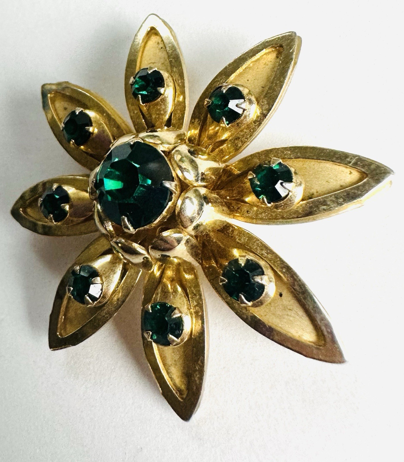 VTG Vivid Green Rhinestone Brooch Flower Pretty Rhinestones Gold Tone