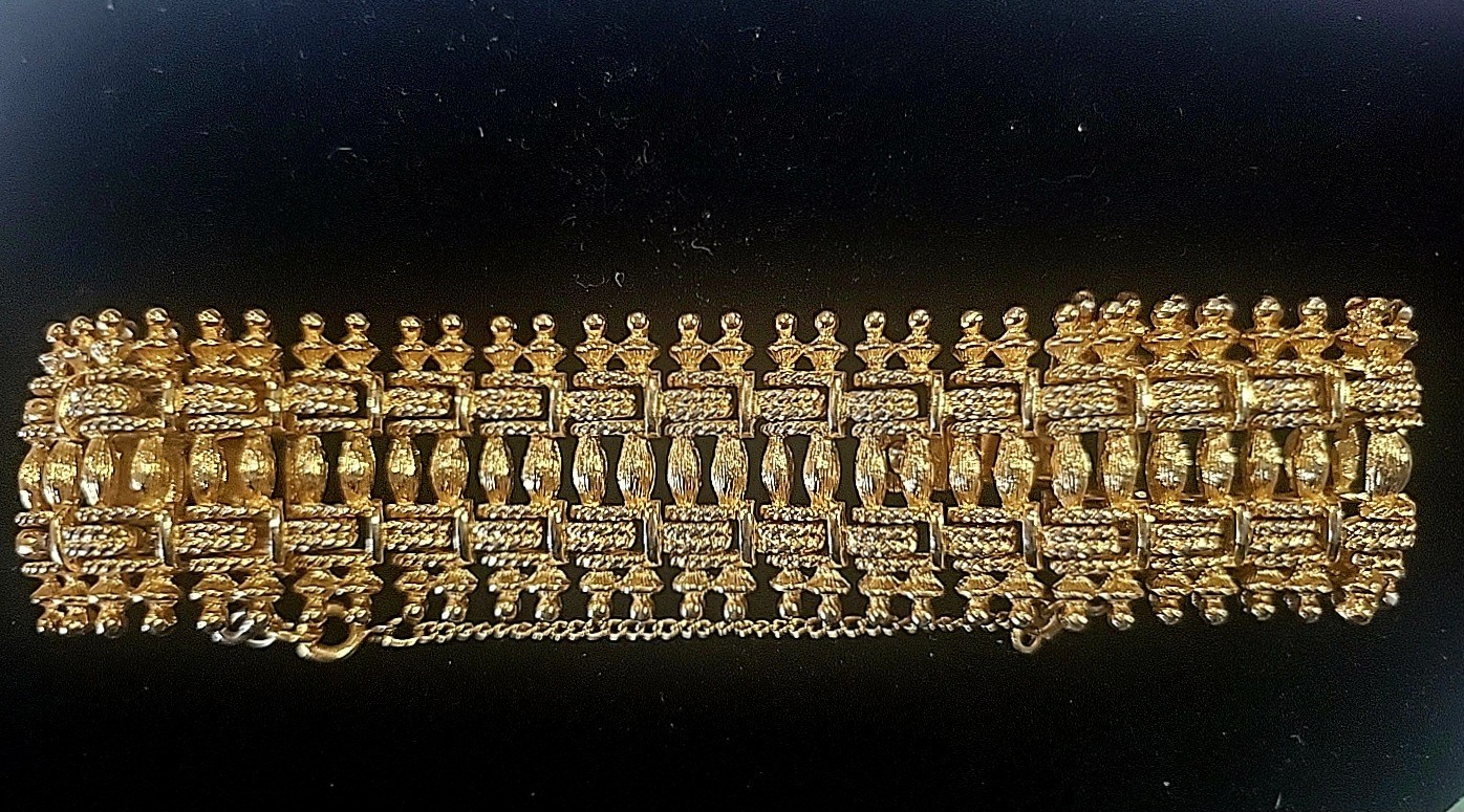 Vintage Monet Wide Link Statement Bracelet Safety Chain Double Clasp 7″ Goldtone