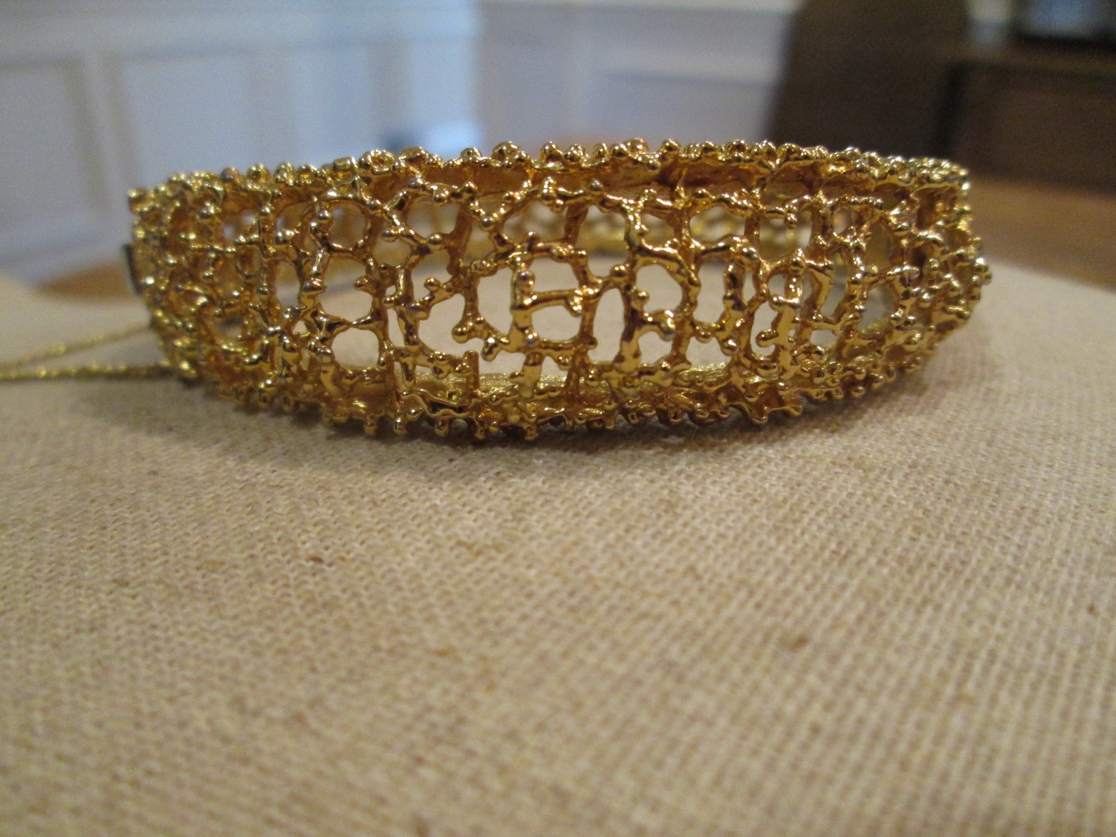 VINTAGE Gold Tone Open Work Filigree Hinged Bangle Bracelet Safety Chain 8”