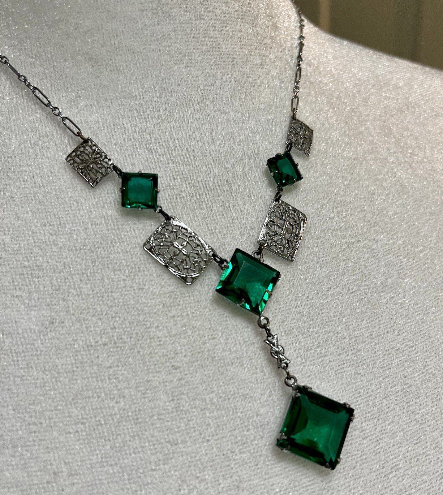 Vintage Art Deco Y-Necklace Emerald Green Glass Stones Filigree 16″