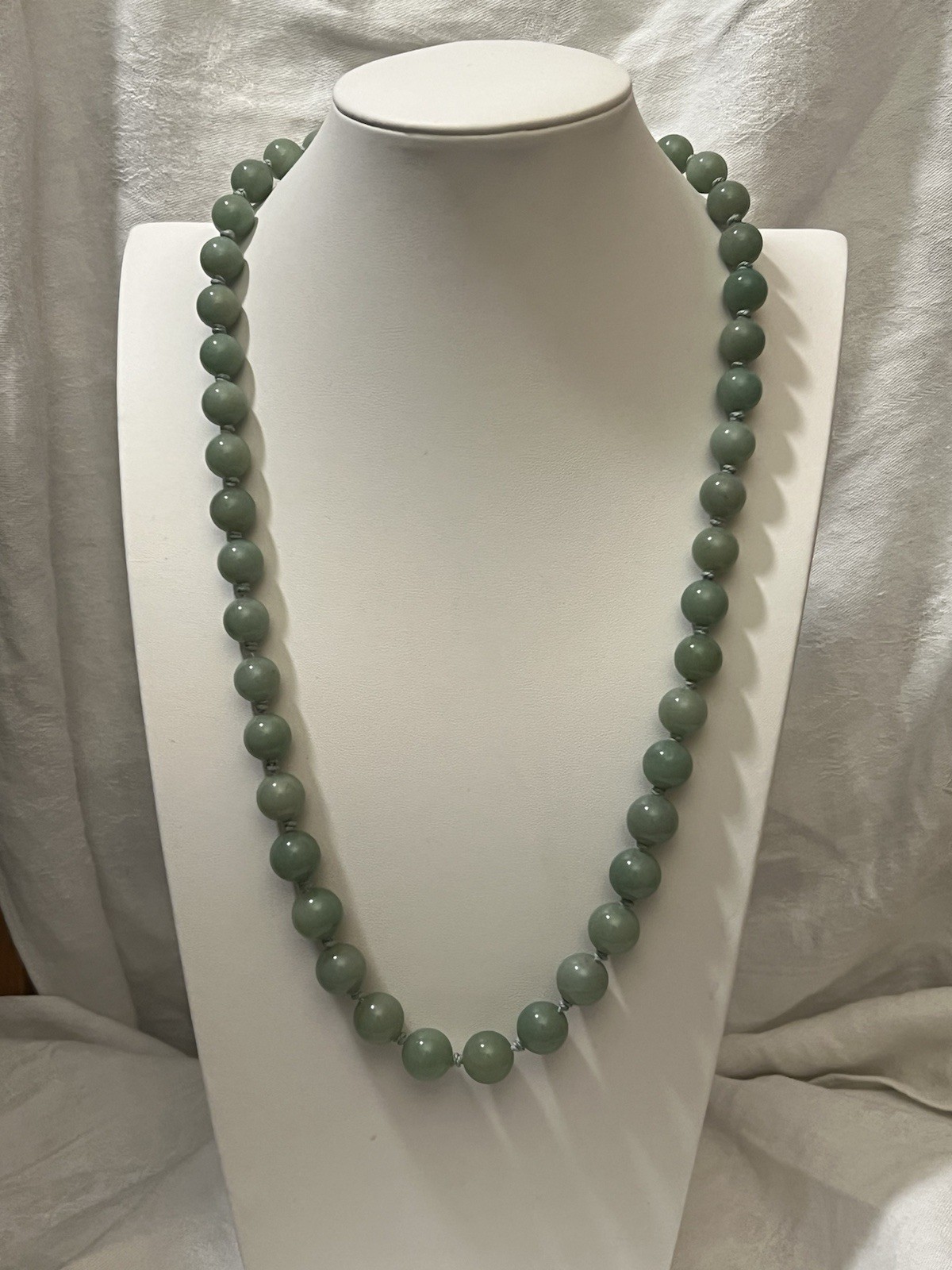 Vintage Chinese Export Jade Apple Green Knotted Bead Necklace 109.4g 26-1/2”