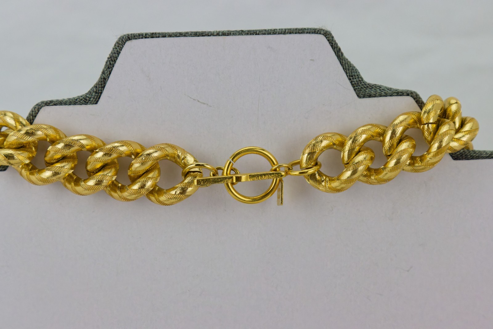 Anne Klein Large Gauge Gold Tone Necklace, Signed, Toggle Closure, 132gr