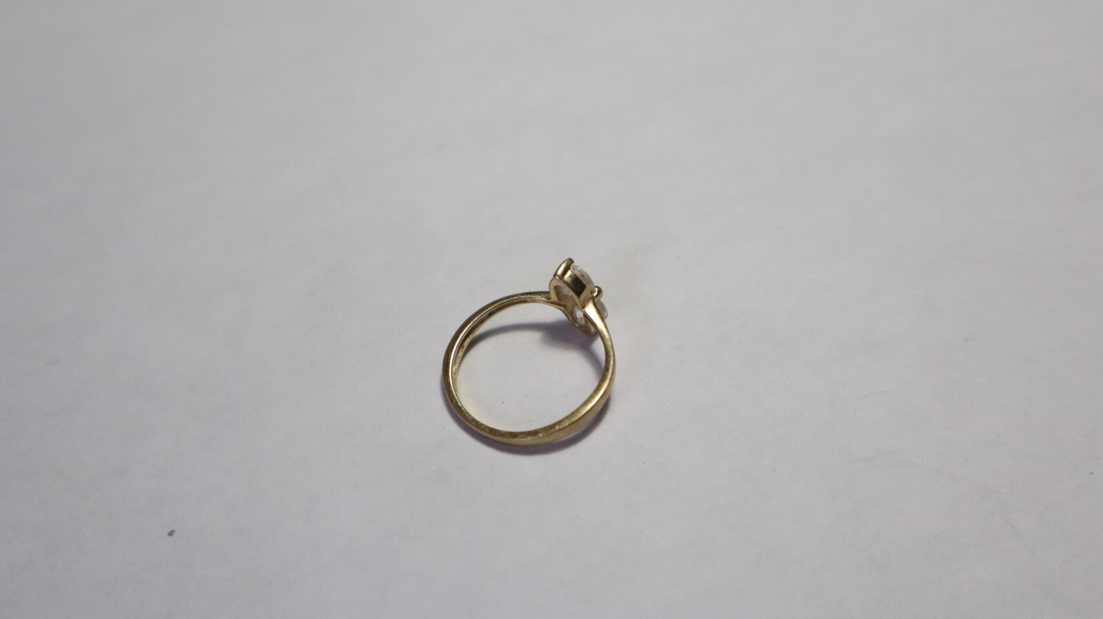 10K GOLD Ring CLEAR STONE WHITE TOPAZ ? SIZE 5 1.29 GRAMS RJ