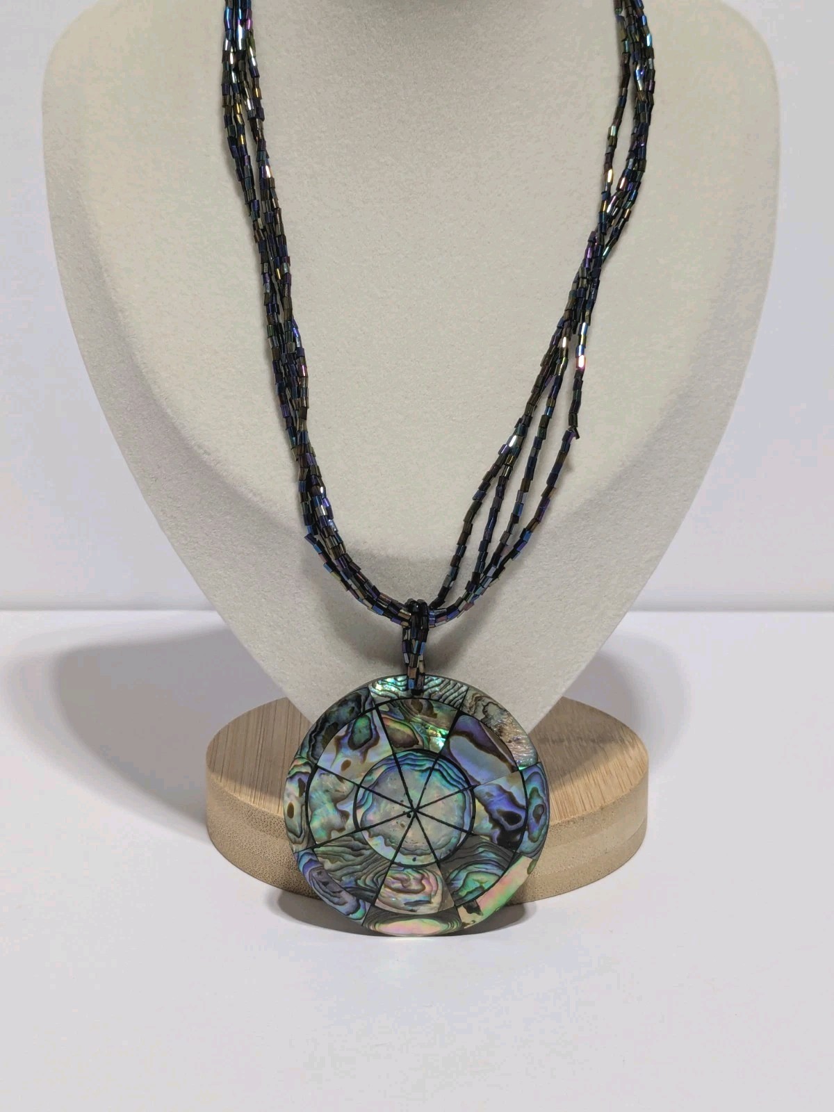 VTG Layered Glass Bead Necklace With Abalone/Acrylic Round Pendant 16″.