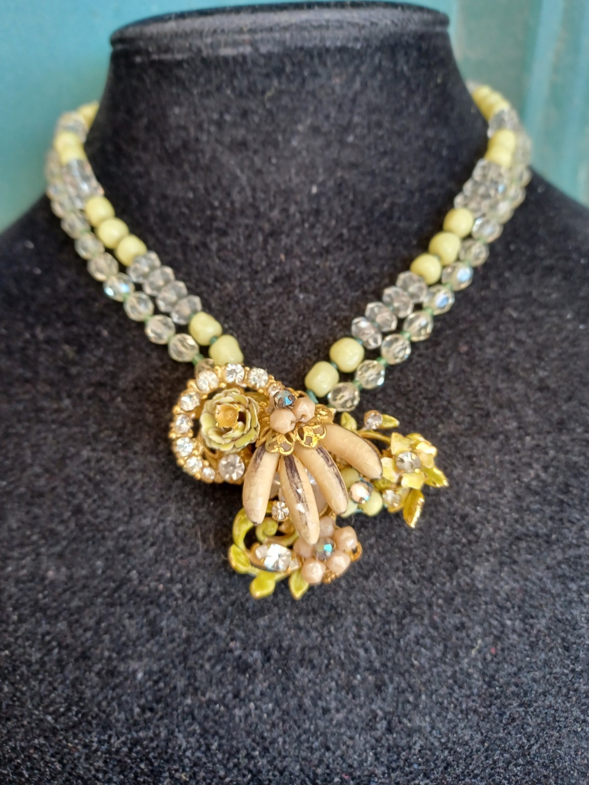 VINTAGE MIRIAM HASKELL ? CRYSTAL BEADS RHINESTONE ENAMEL FLORAL CLUSTER NECKLACE