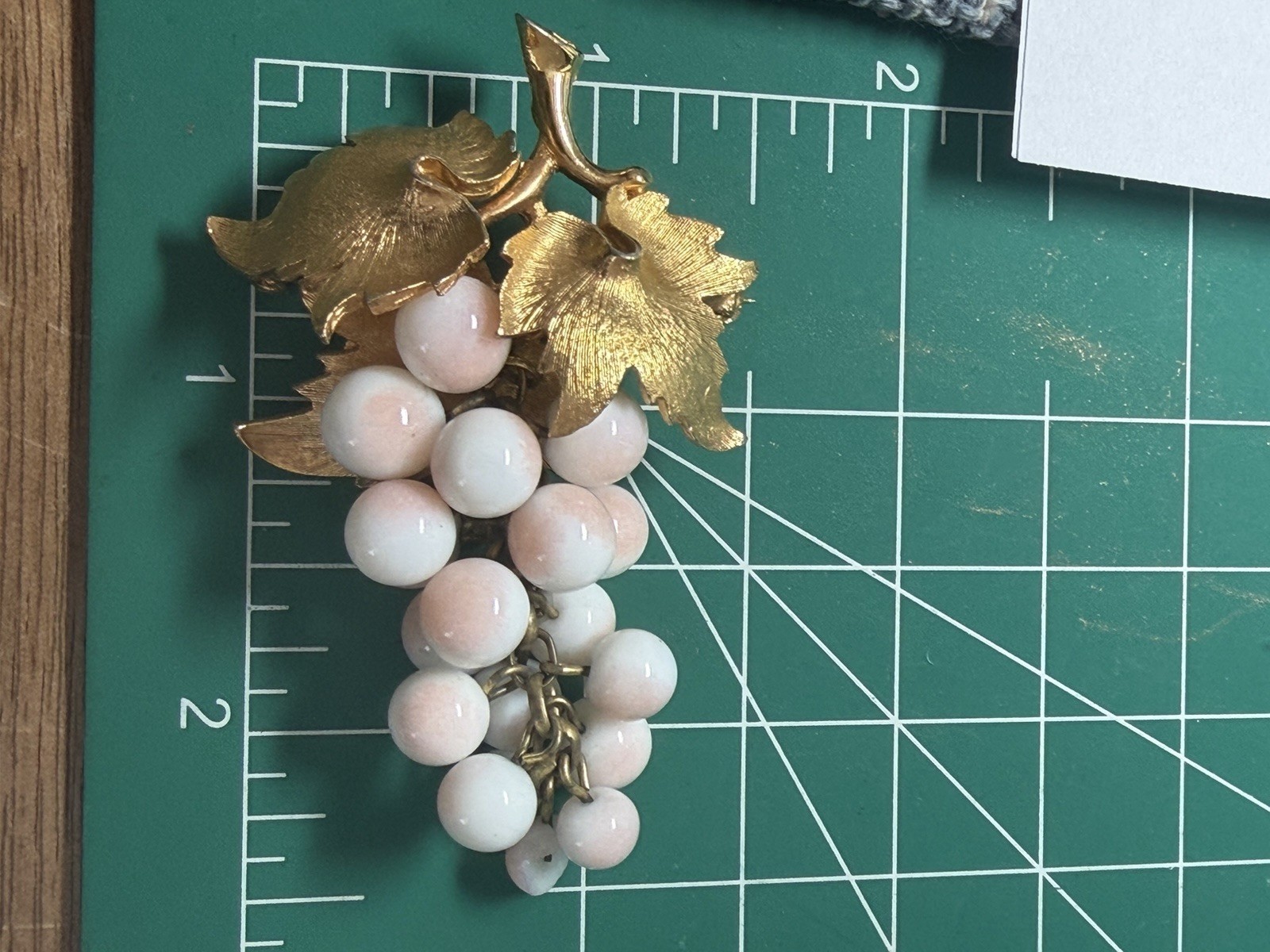 Vintage Brooch Grapes Dangling Drop Gold Tone Angel Skin Beaded Estate 2” NOTE