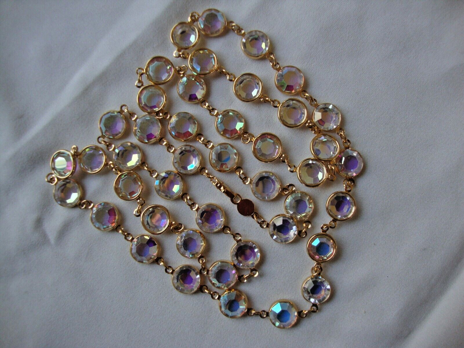 VINTAGE AUSTRIAN CRYSTAL BEZEL SET LARGE AURORA CRYSTALS GOLD TONE 34″ NECKLACE