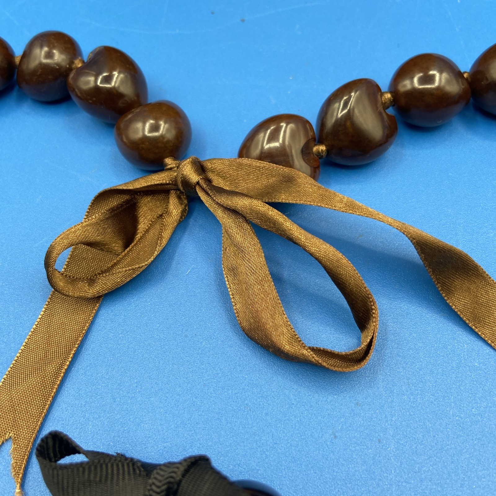 NECKLACE BRACELET vintage Set Hawaii large Kukui Nuts brown black 28″ ribbons