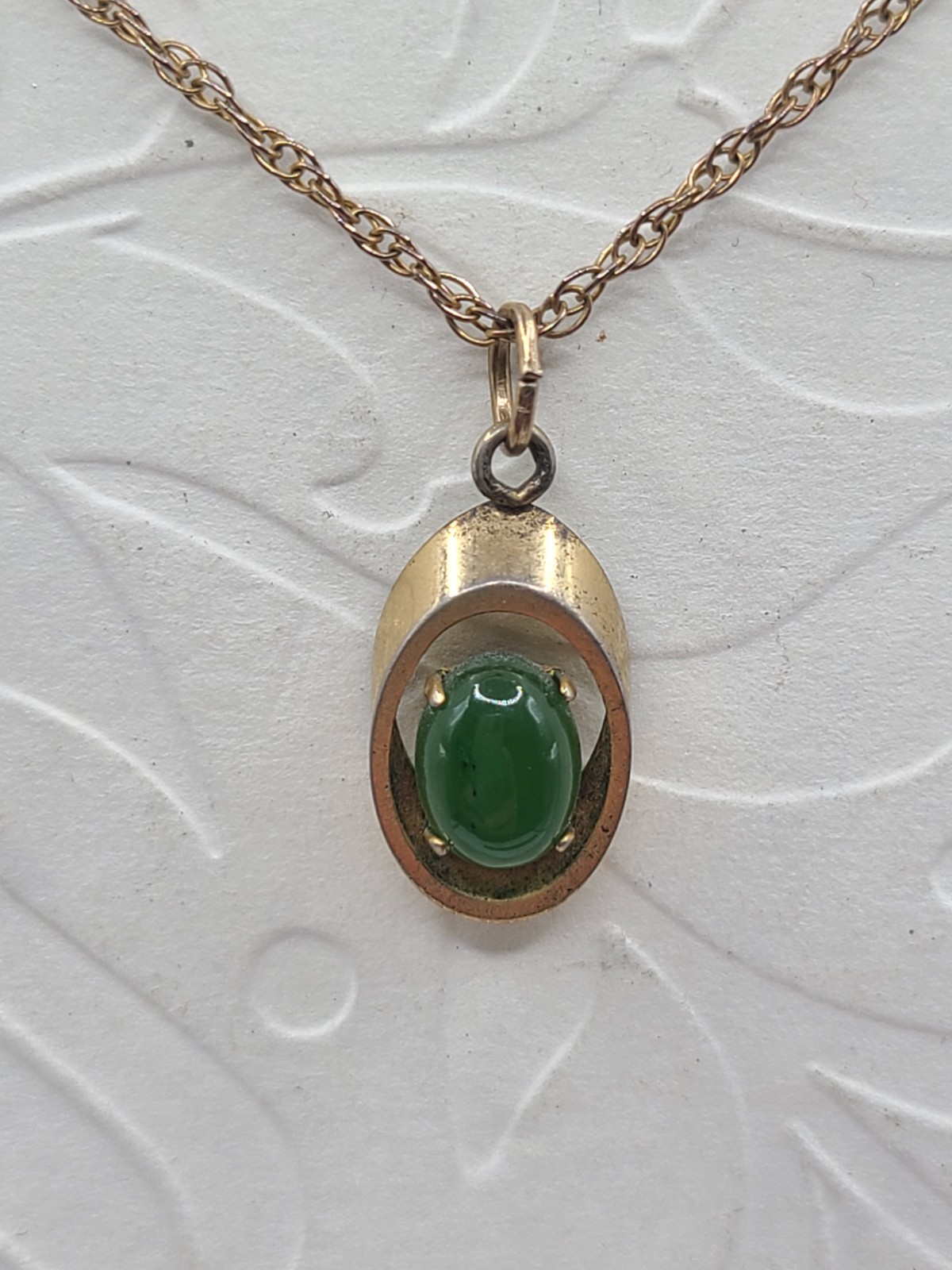 Vintage Gold Plated Jade Oval 3/4″ Charm 18″ Necklace Clasp Marked 925