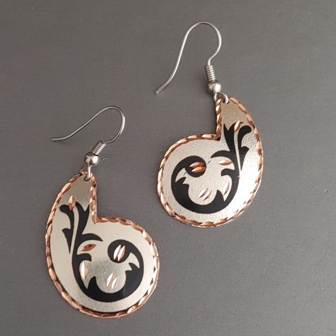 Vintage Aluminum Engraved Earrings Silver Copper Tone Black Scroll Design 1.8”