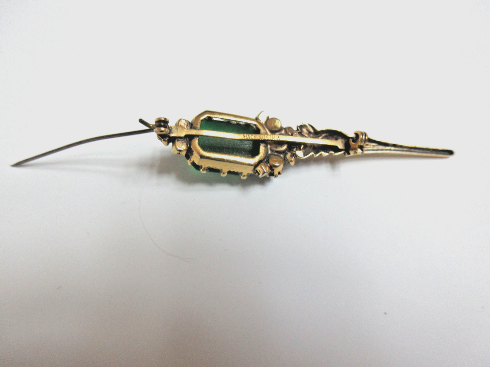 AUSTRIAN GOLDTONE RHINESTONE GREEN EMERALD CUT CABOCHON SCEPTER STYLE PIN BROOCH