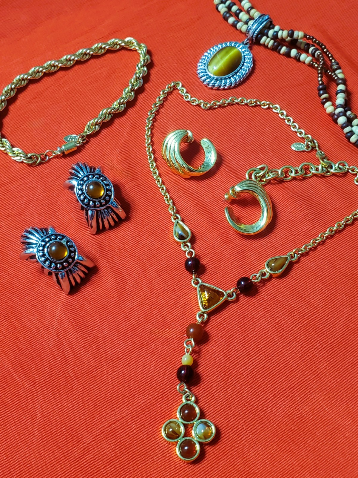 Mixed Lot 5 Pieces * Monet * Avon * Emma Paige *2 Neck*2 Sets of ER*1 Bracelet